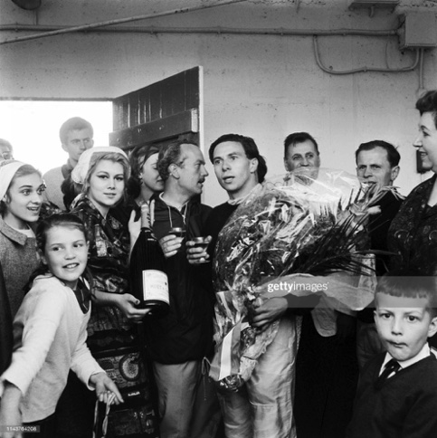 GP de France : les fleurs et les fans de Jim Clark... GP de France : les fleurs et les fans de Jim Clark...